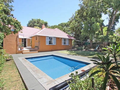 4 Bedroom Freehold For Sale in Rondebosch