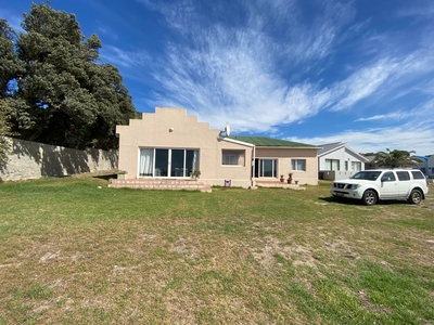 4 Bedroom House For Sale in Kleinbaai