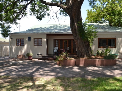 5 Bedroom Freehold For Sale in Paarl North