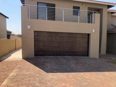 5 Bedroom House for Sale in Ruimsig Country Estate.