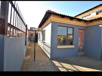 House For Sale in Vosloorus Ext 30