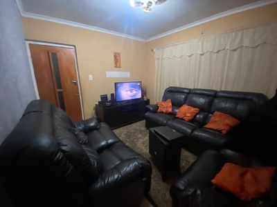 Three bedroom house for sale for in Sillwood Heigts Eersteriver