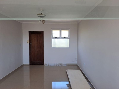 Updated apartment across the road from Greyville Racecourse