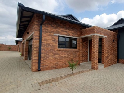 Newly Build Upmarket 3 Bedroom simplex house for Sale in Six Fountains Residential Estate