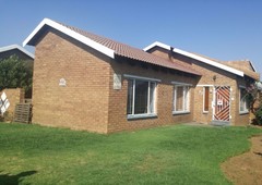 2 bedroom garden apartment for sale in Witbank (eMalahleni)
