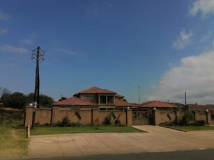 12 Bedroom House For Sale in Lethlabile