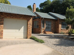 2 Bedroom House For Sale in Garsfontein