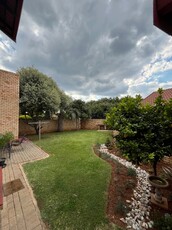 2 Bedroom Townhouse For Sale in Highveld