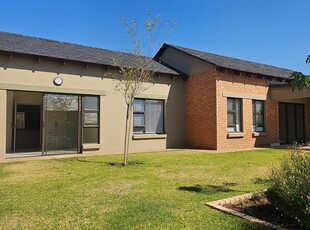 2 Bedroom Townhouse For Sale in Midstream Estate