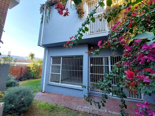 3 Bedroom Townhouse For Sale in Bayswater