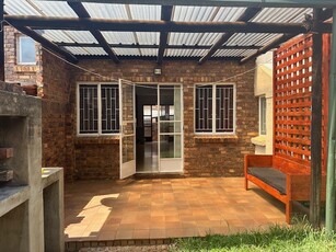 3 Bedroom Townhouse For Sale in Garsfontein