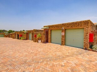 3 Bedroom Townhouse For Sale in Kempton Park Ext 5