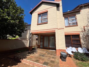 3 Bedroom Townhouse For Sale in Mooikloof