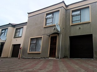 3 Bedroom Townhouse For Sale in Polokwane Central