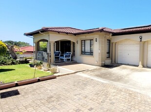 3 Bedroom Townhouse For Sale in Uvongo Beach