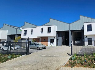 302m2 A-Grade Warehouse with Solar To Let in Fisantekraal