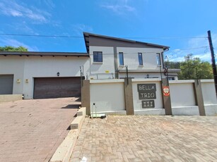 3.5 Bedroom Townhouse For Sale in Pretoria North