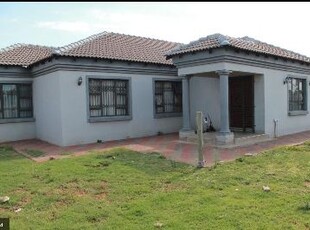 4 Bedroom House For Sale in Cultura Park