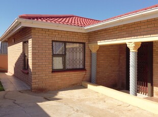 4 Bedroom House For Sale in Kwamagxaki