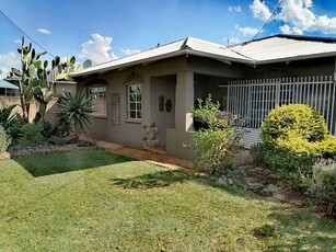 4 Bedroom House For Sale in Rietfontein