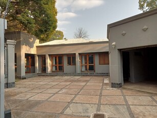 5 Bedroom House For Sale in Riviera