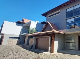 5 Bedroom Townhouse For Sale in Izinga