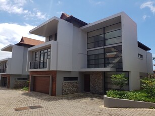 5 Bedroom Townhouse For Sale in Izinga