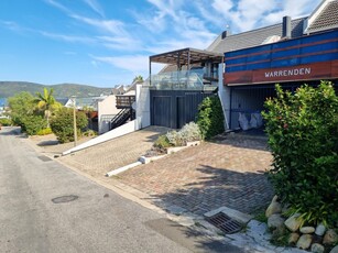 5 Bedroom Townhouse For Sale in Knysna Central