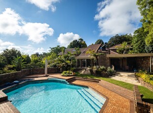6 Bedroom House For Sale in Constantia Park