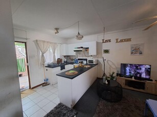 Comfortable two-bedroom townhouse in Tamarin Manor, Nahoon Valley Park