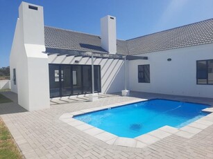 LOVELY FAMILY HOME WITH A SWIMMING POOL SOON TO BE AVAILABLE FOR THE NEW FAMILY