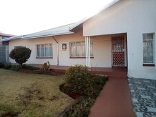 4 Bedroom House For Sale in Dawnview