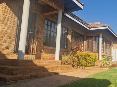 House For Sale In Safari Gardens, Rustenburg