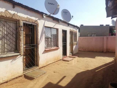 House For Sale In Tembisa Central, Tembisa