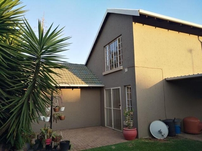 Townhouse For Sale In Eveleigh, Boksburg