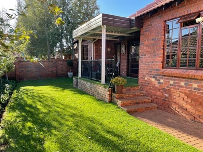 Townhouse For Sale In Pentagon Park, Bloemfontein