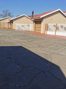 Townhouse For Sale In Vanderbijlpark Cw 3, Vanderbijlpark