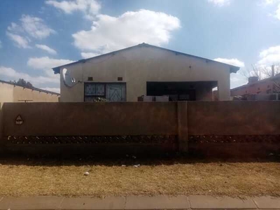 House For Sale In Siluma View, Katlehong