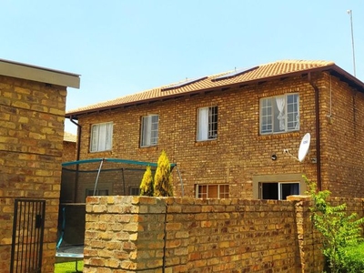 3 Bedroom duplex townhouse - sectional to rent in Annlin, Pretoria