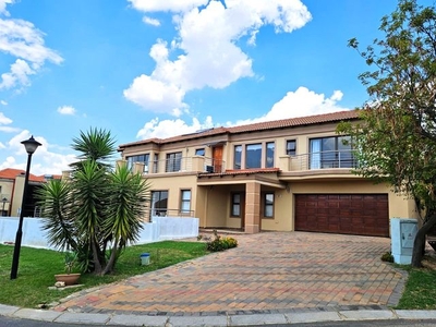 5 Bedroom House To Let in Blue Valley Golf Estate